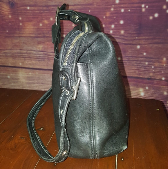 🔥 Vintage Coach leather shoulder bag PRICE IS FIRM - Picture 4 of 11